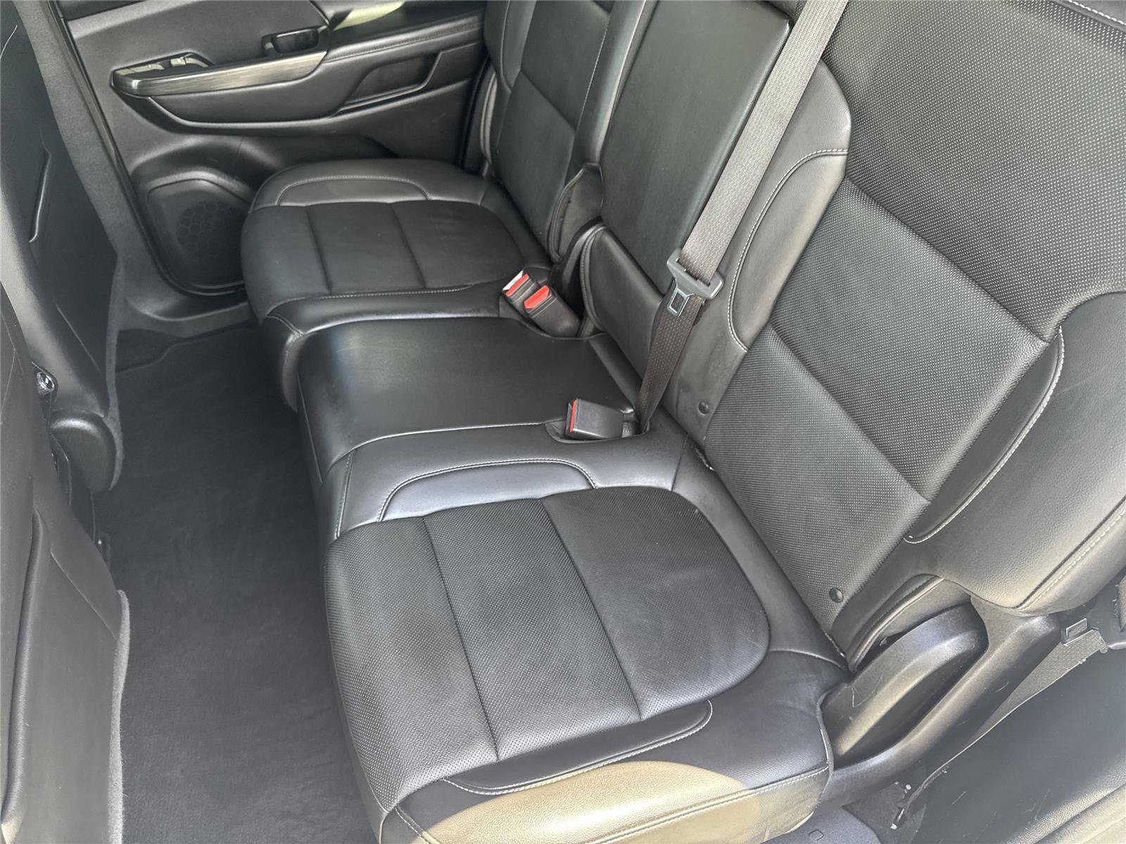 Used 2023 GMC Acadia SLT AWD/4WD image 32