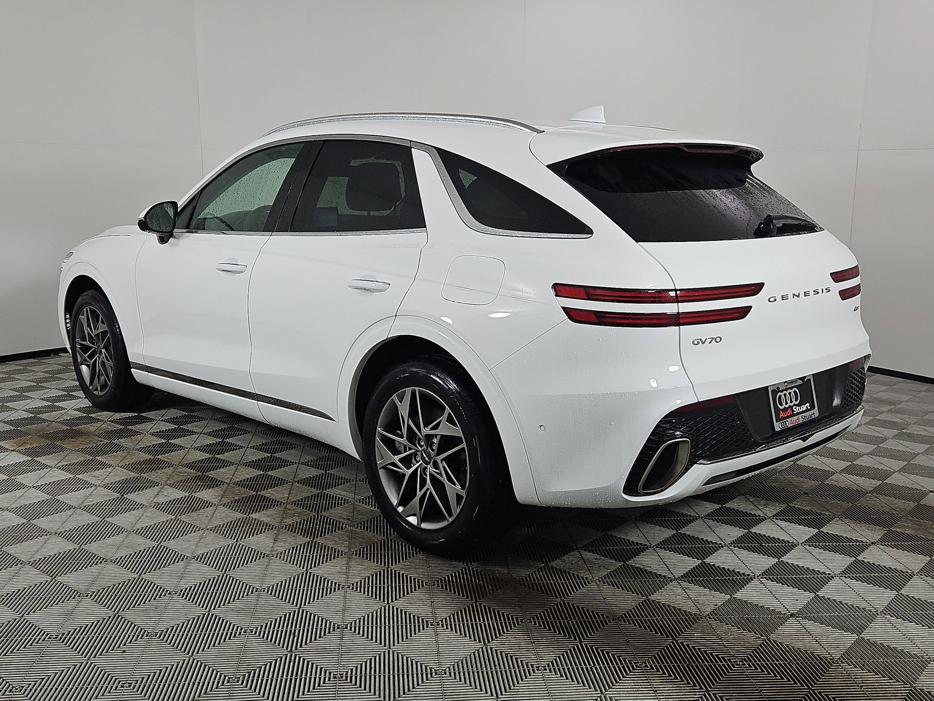 Used 2023 Genesis GV70 2.5T w/ Advanced Package AWD/4WD image 5