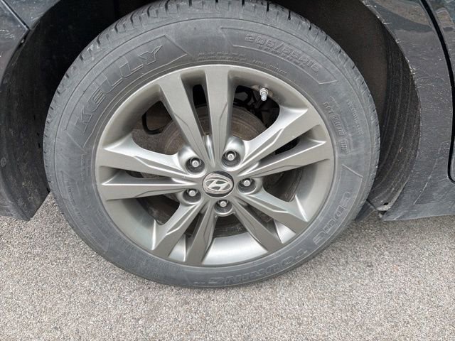 Used 2017 Hyundai Elantra SE image 19