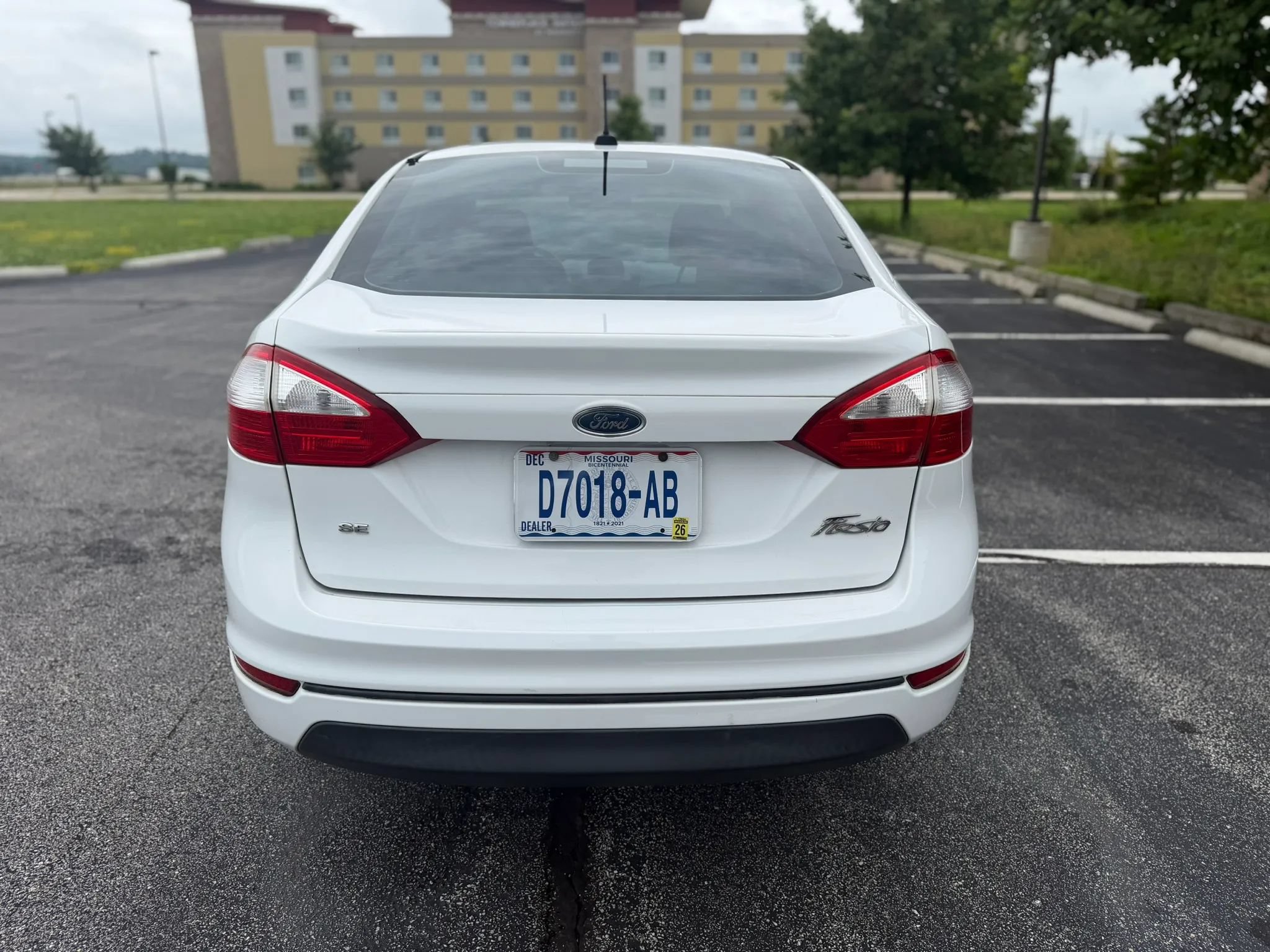 Used 2016 Ford Fiesta SE FWD image 4