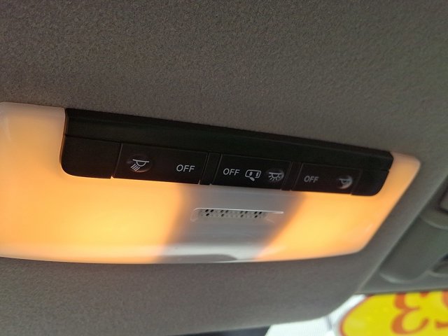 Used 2023 Nissan Versa SV image 23