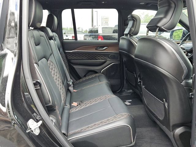 Used 2025 Jeep Grand Cherokee Summit AWD/4WD image 14