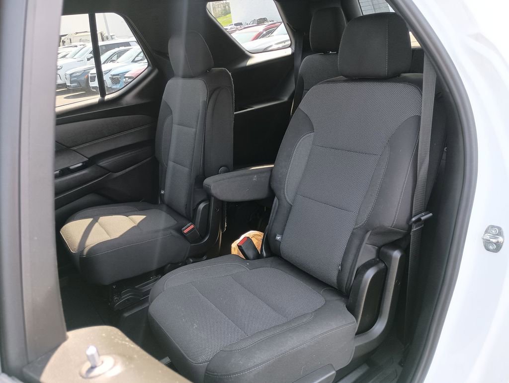 Used 2023 Chevrolet Traverse LT image 28