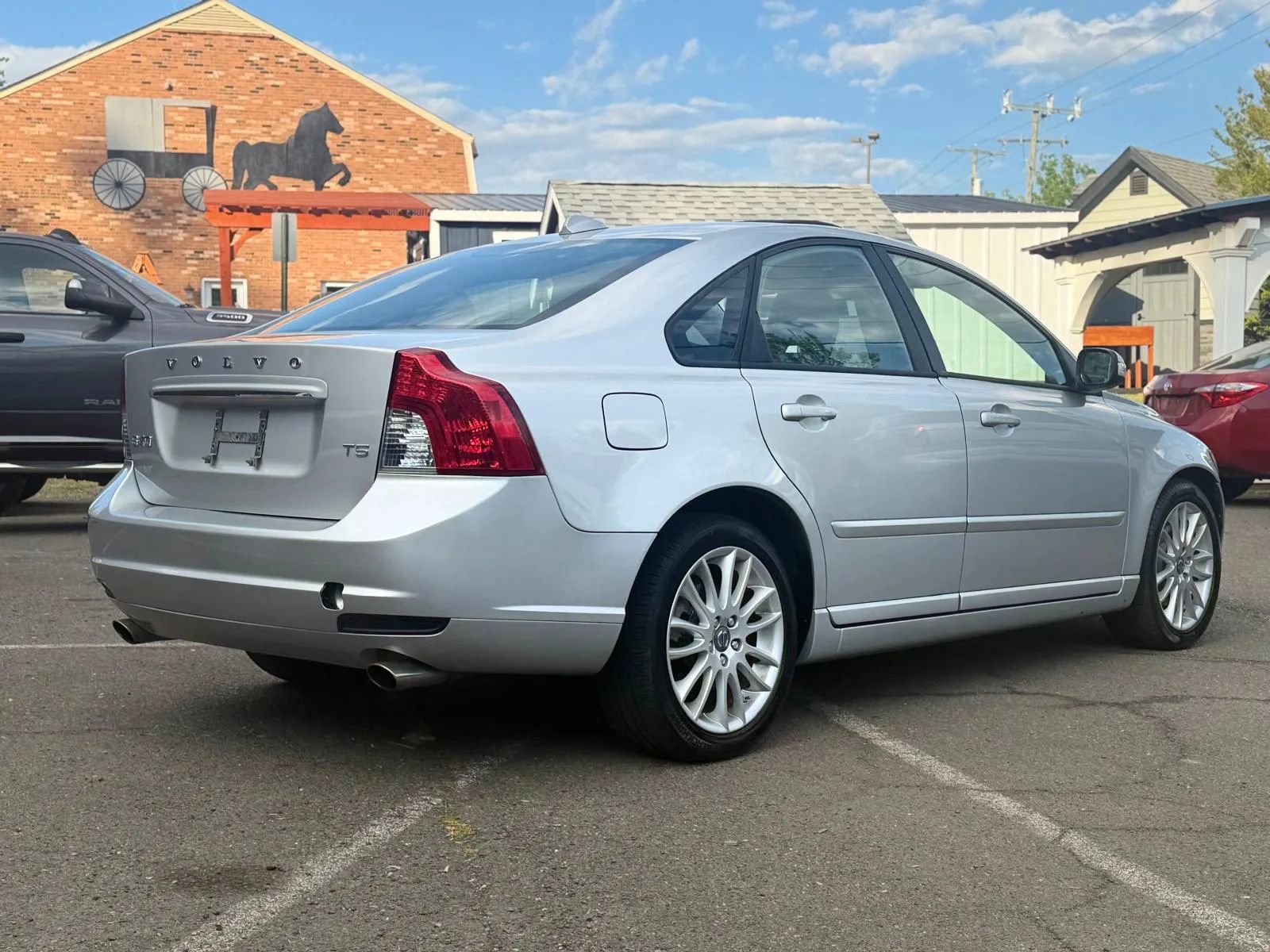 Used 2011 Volvo S40 T5 w/ Preferred Pkg FWD image 7