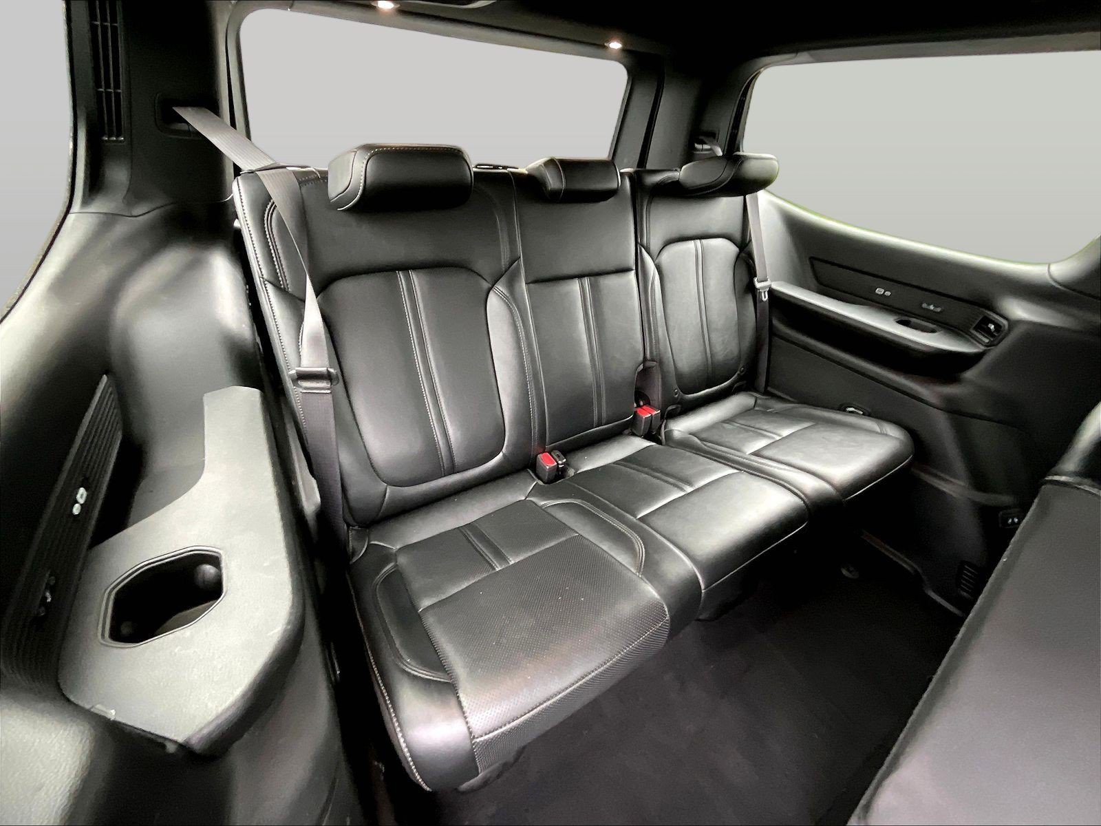 Used 2024 Jeep Wagoneer Series II w/ Flexible Seating Group AWD/4WD image 29