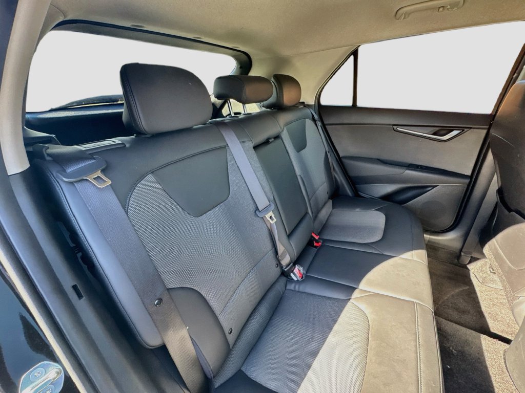Certified 2023 Kia Niro EX FWD image 31
