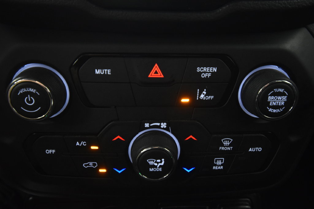 Used 2023 Jeep Renegade Latitude AWD/4WD image 26