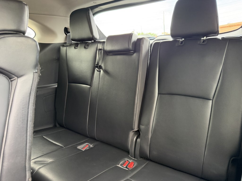 Used 2021 Toyota Highlander XLE AWD/4WD image 32