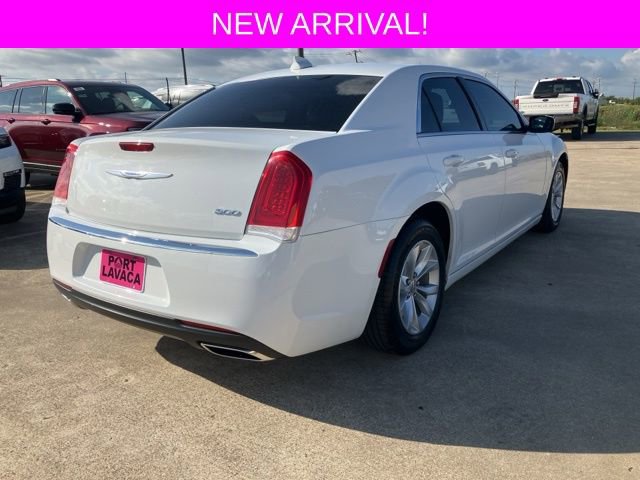 Used 2023 Chrysler 300 Touring image 7