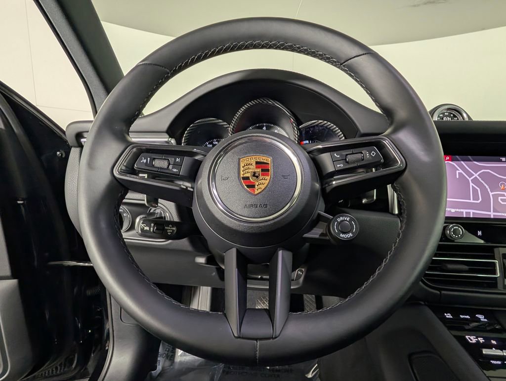 Certified 2023 Porsche Macan S image 36