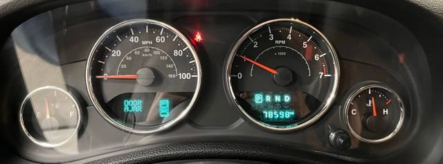 Used 2016 Jeep Wrangler Sahara w/ Connectivity Group AWD/4WD image 23
