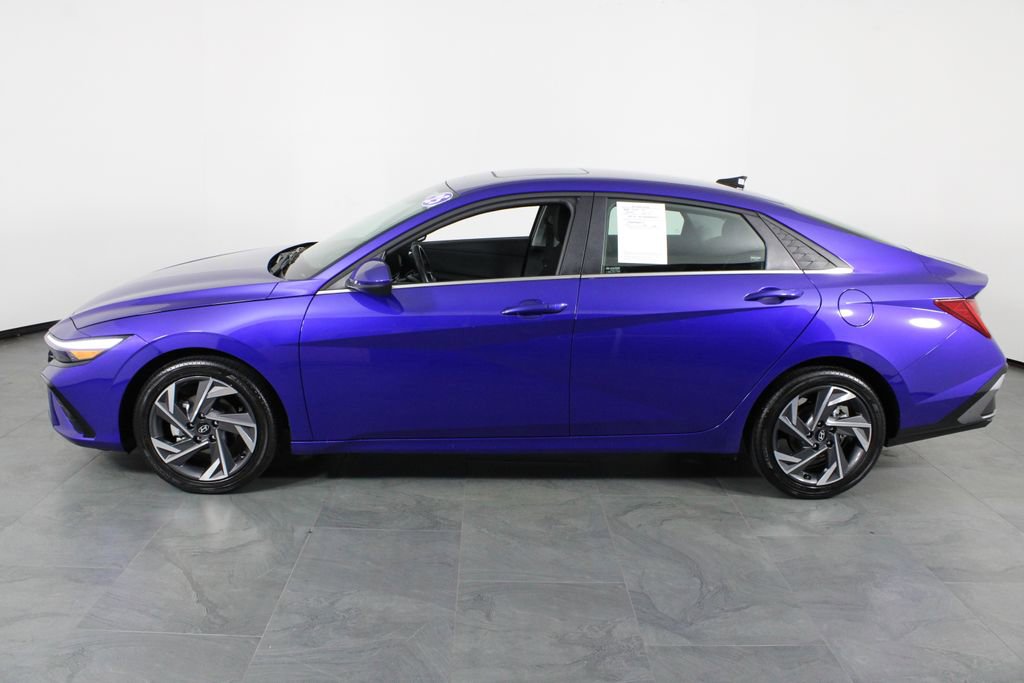 Used 2025 Hyundai Elantra SEL image 11