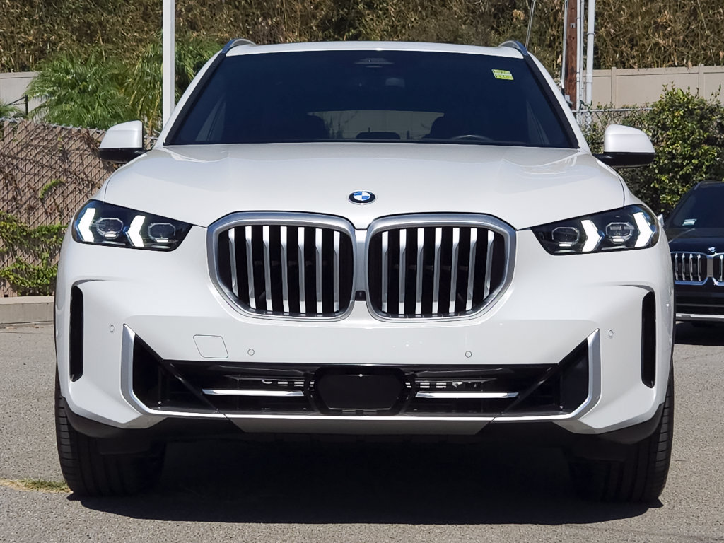 Used 2024 BMW X5 sDrive40i w/ Premium Package RWD image 2