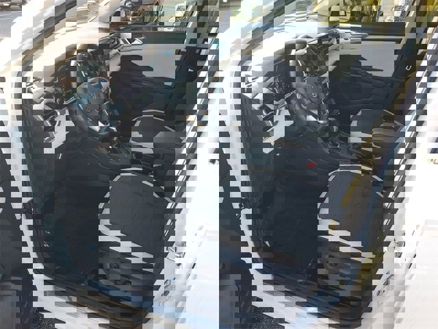 Certified 2025 Volkswagen Taos SE w/ Panoramic Sunroof Package image 16