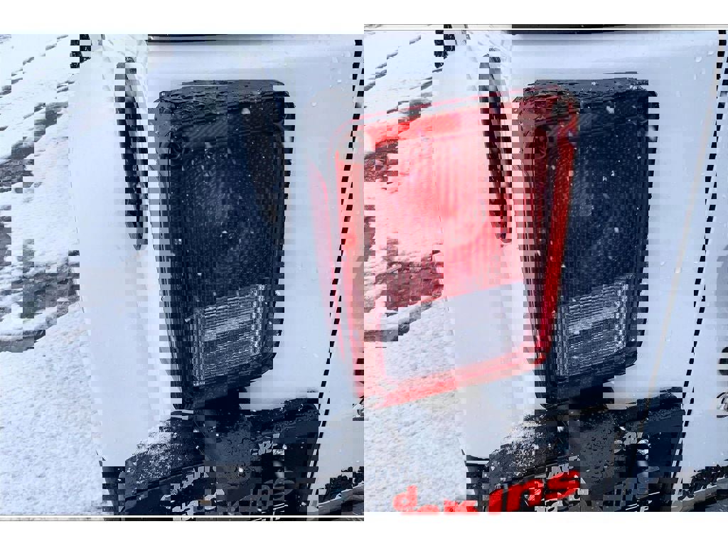 Used 2017 Jeep Wrangler Unlimited Sahara w/ LED Lighting Group image 28