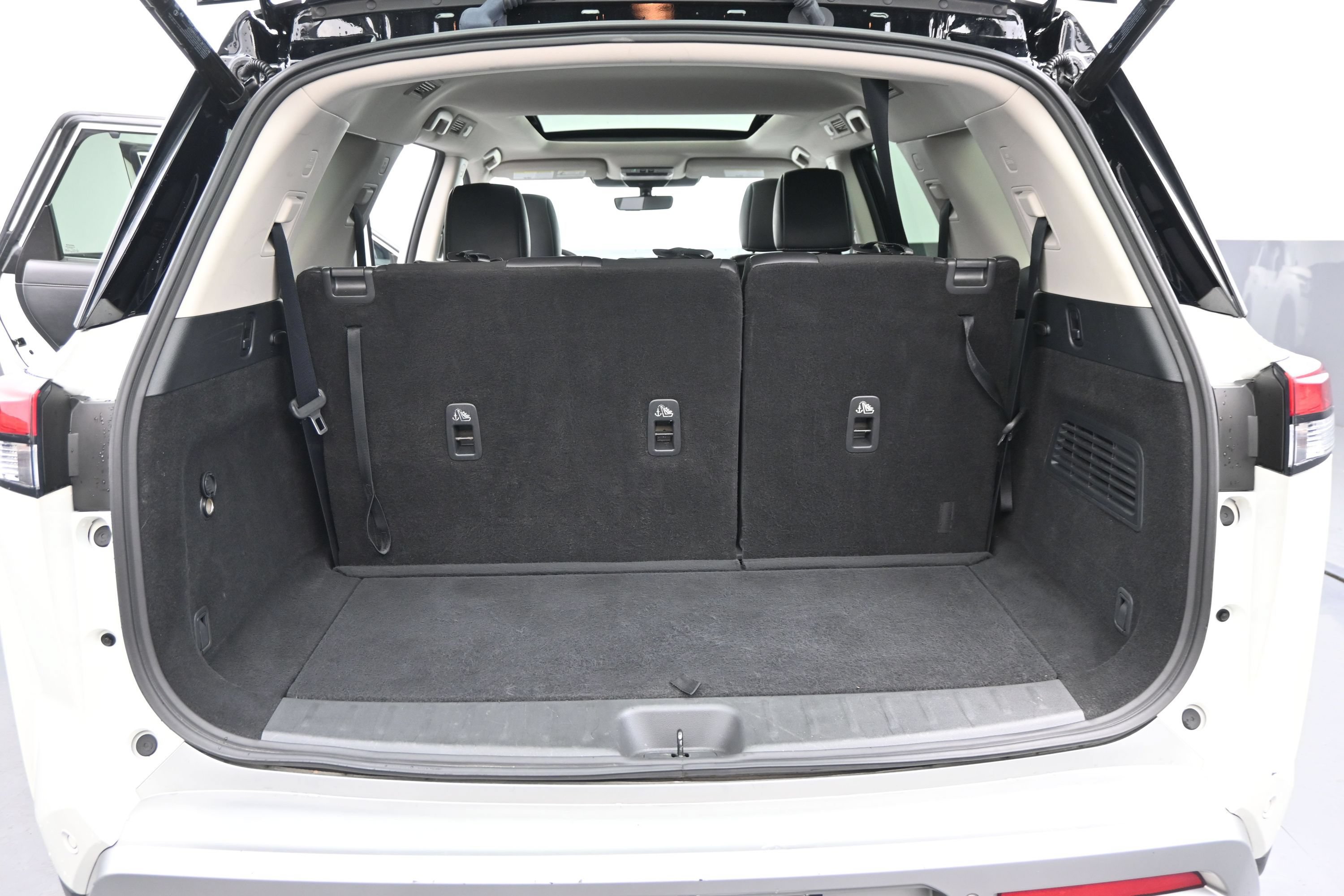 Used 2024 Nissan Pathfinder SL w/ SL Premium Package FWD image 18