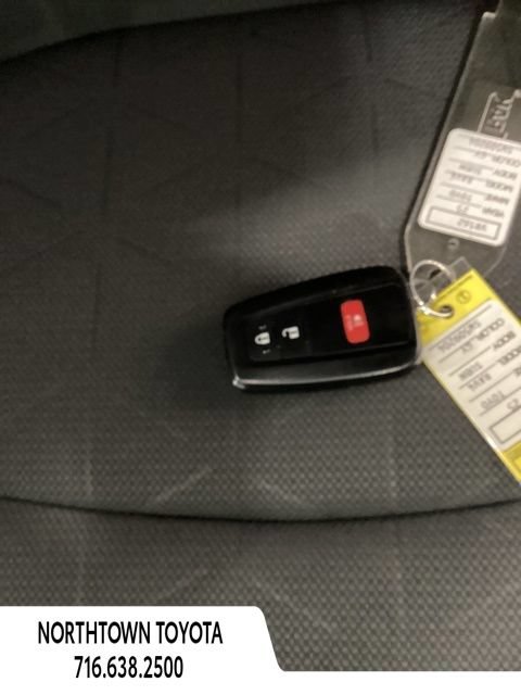 Used 2025 Toyota RAV4 XLE AWD/4WD image 29