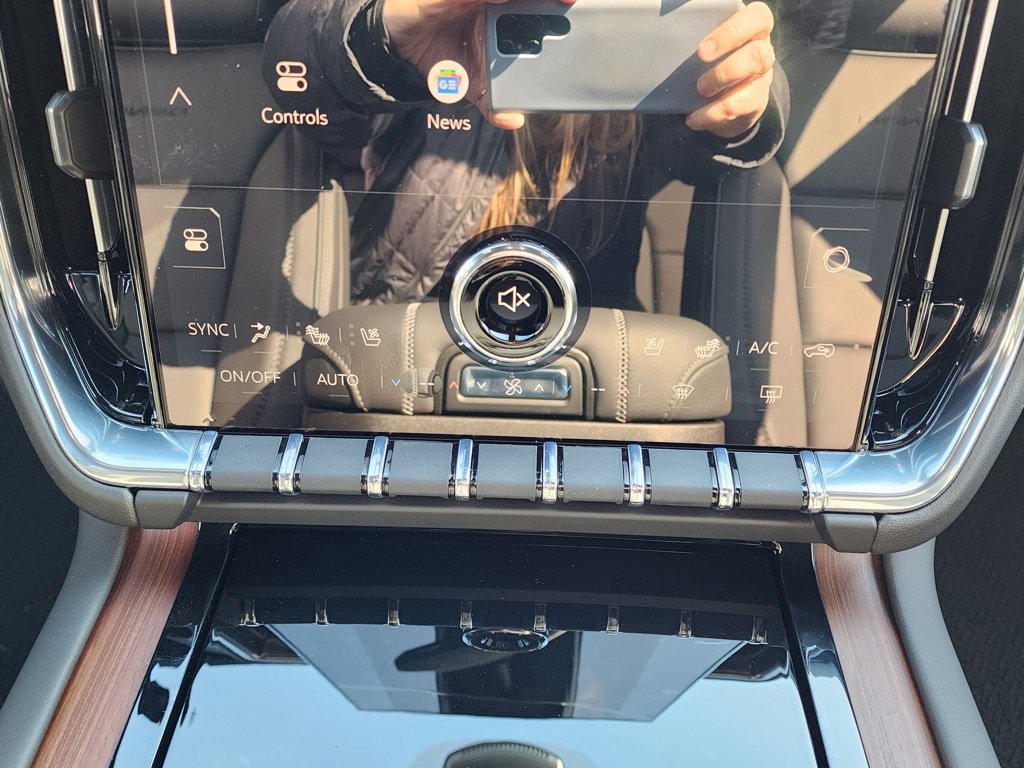 New 2026 GMC Yukon Denali w/ Sun & Power Step Package image 33