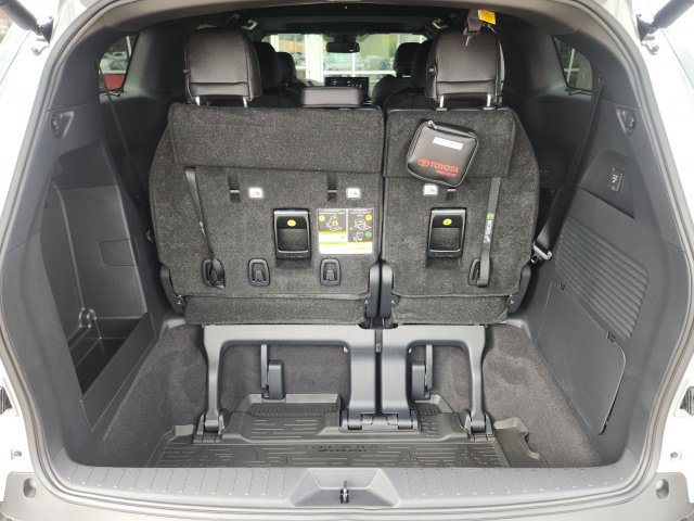 New 2026 Toyota Sienna XLE Woodland Edition AWD/4WD image 24