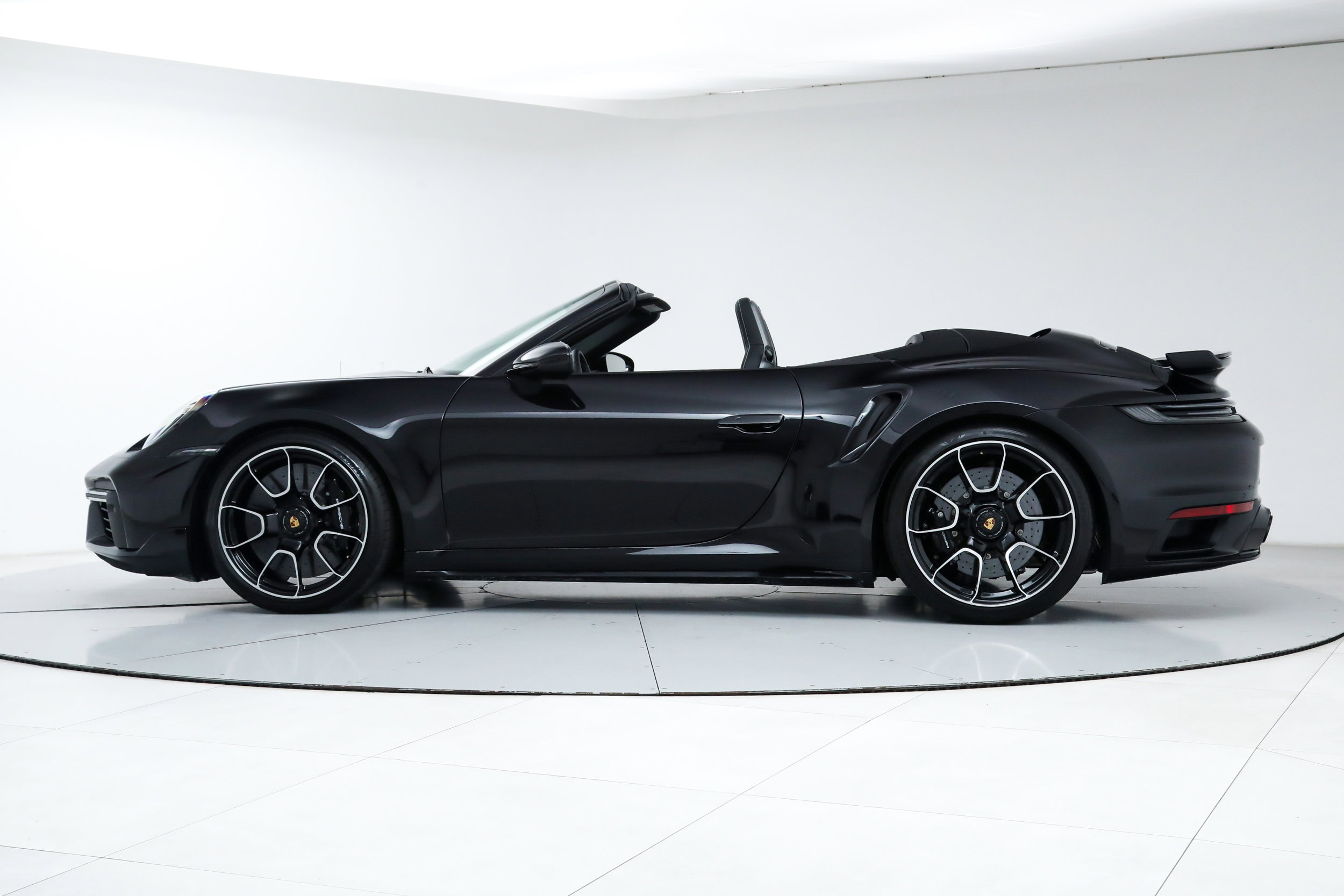Used 2025 Porsche 911 Turbo S AWD/4WD image 2
