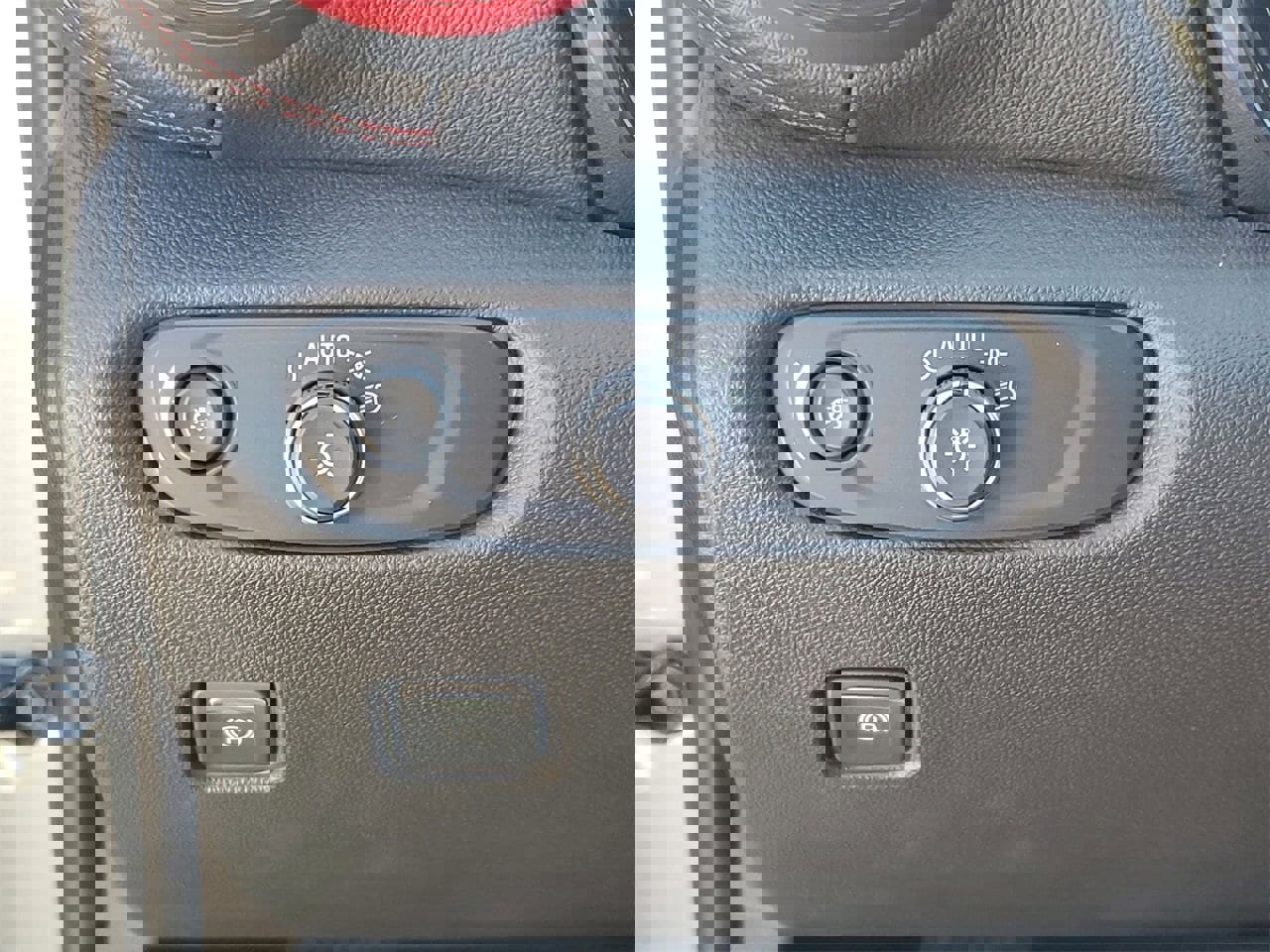 Used 2025 Chevrolet Blazer RS w/ Driver Confidence II Package image 32