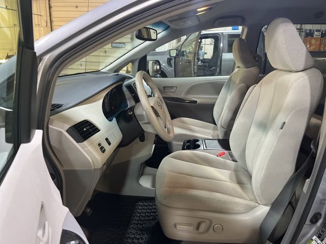 Used 2014 Toyota Sienna LE image 15
