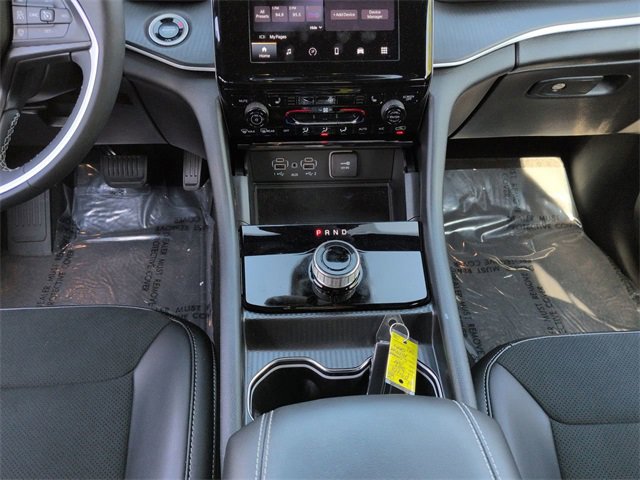 Certified 2024 Jeep Grand Cherokee Altitude image 18