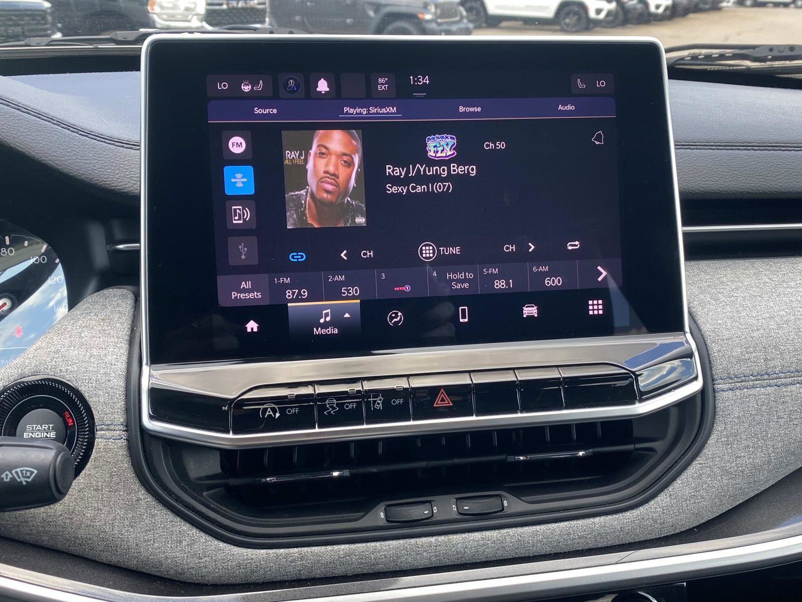 Certified 2022 Jeep Compass Latitude w/ Convenience Group image 28