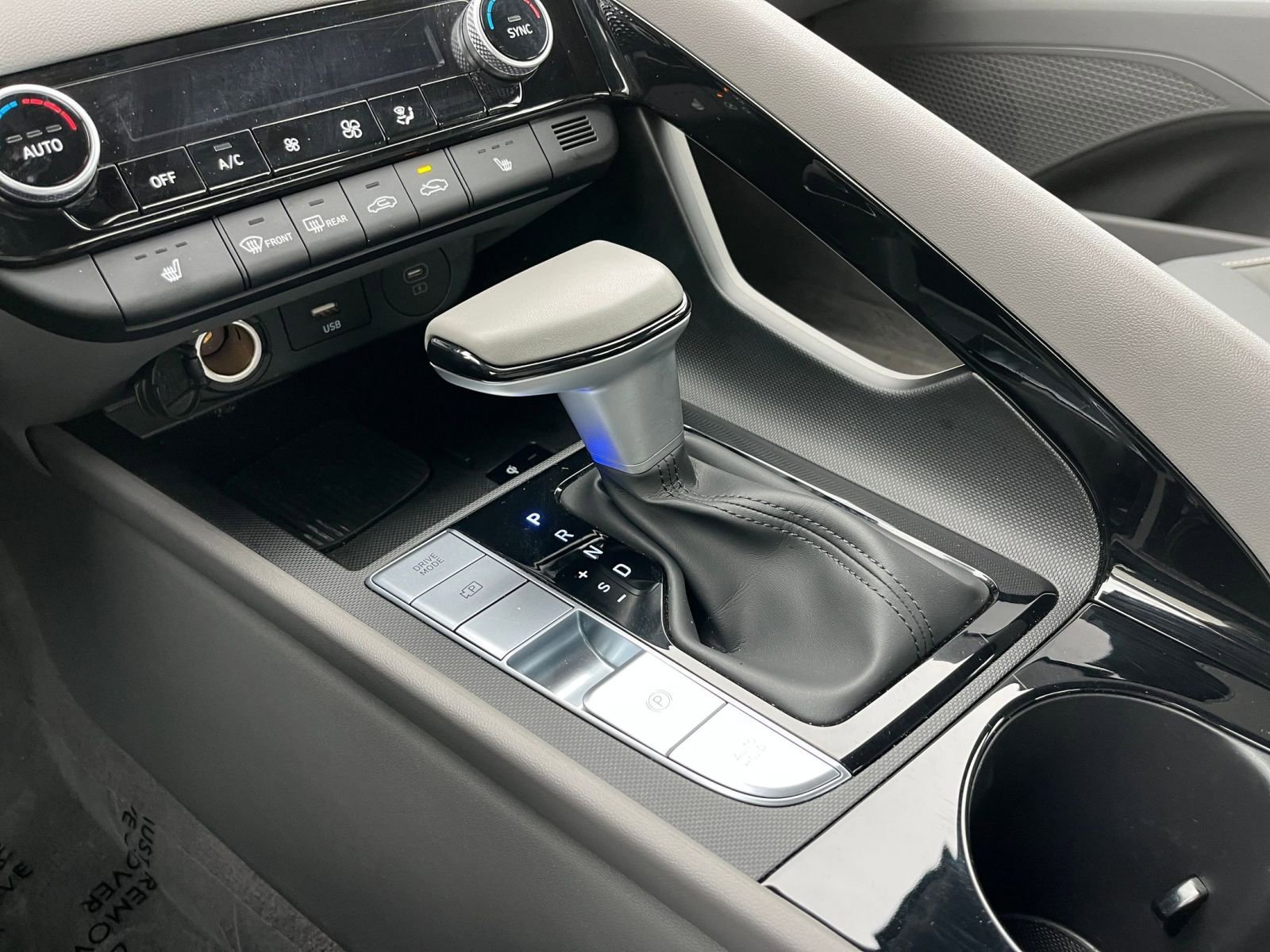 Used 2025 Hyundai Elantra SEL image 42