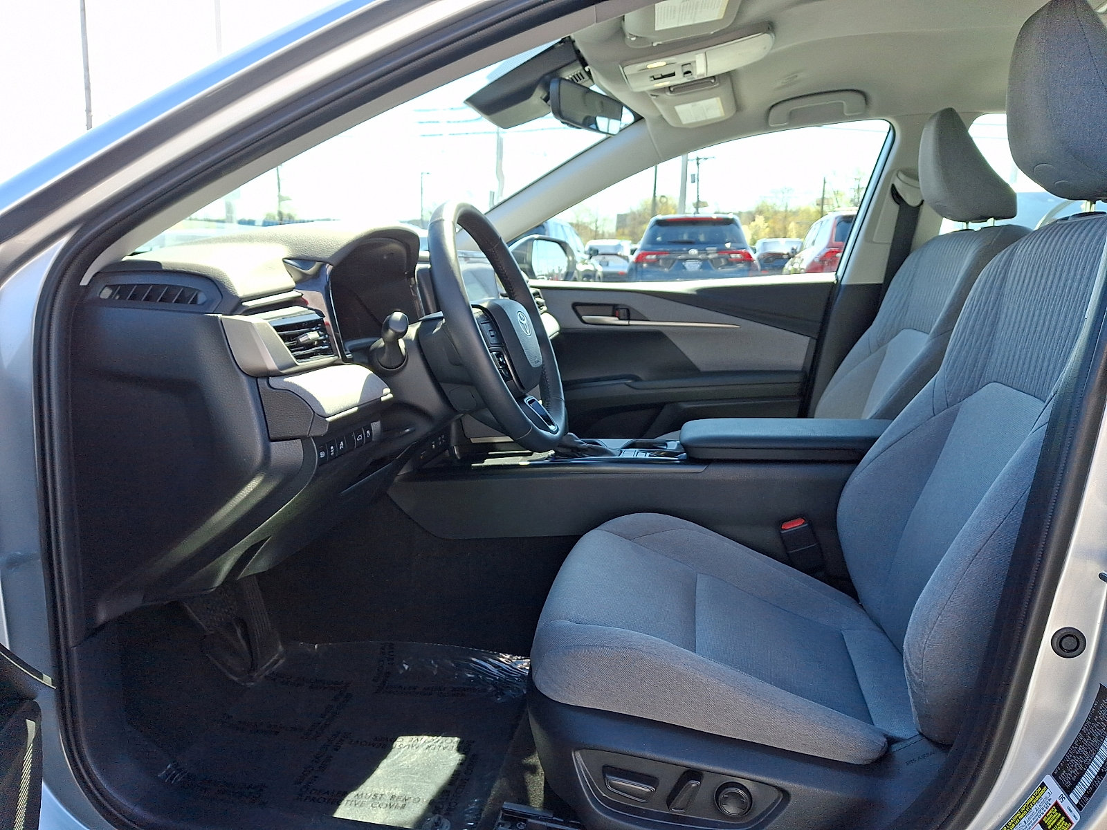 Used 2025 Toyota Camry LE w/ Convenience Package image 13