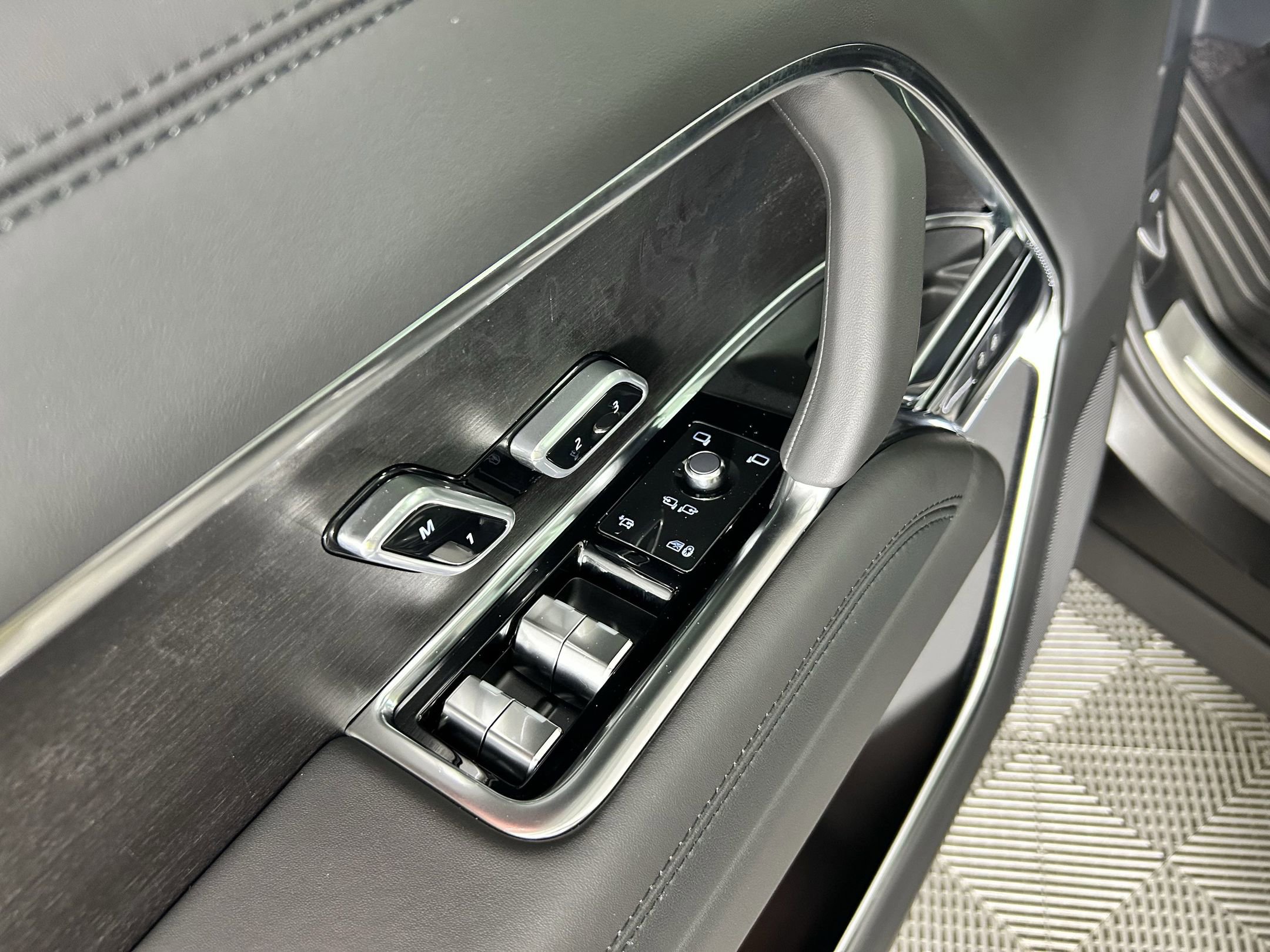 New 2025 Land Rover Range Rover SE image 10