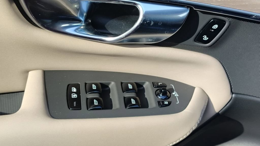 New 2026 Volvo XC90 B6 Plus w/ Protection Package Premier image 9