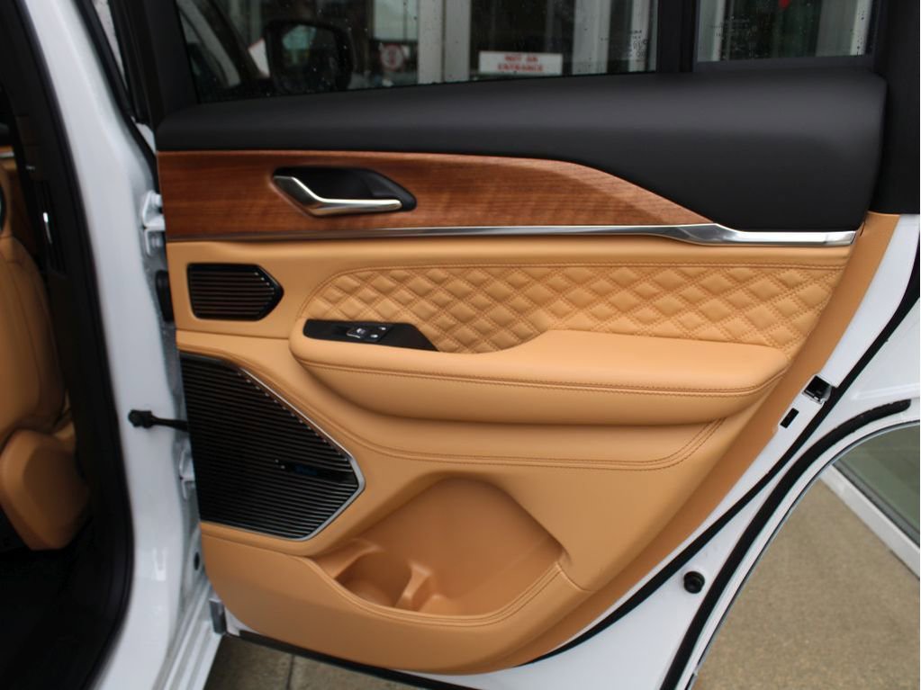 New 2025 Jeep Grand Cherokee Summit image 28