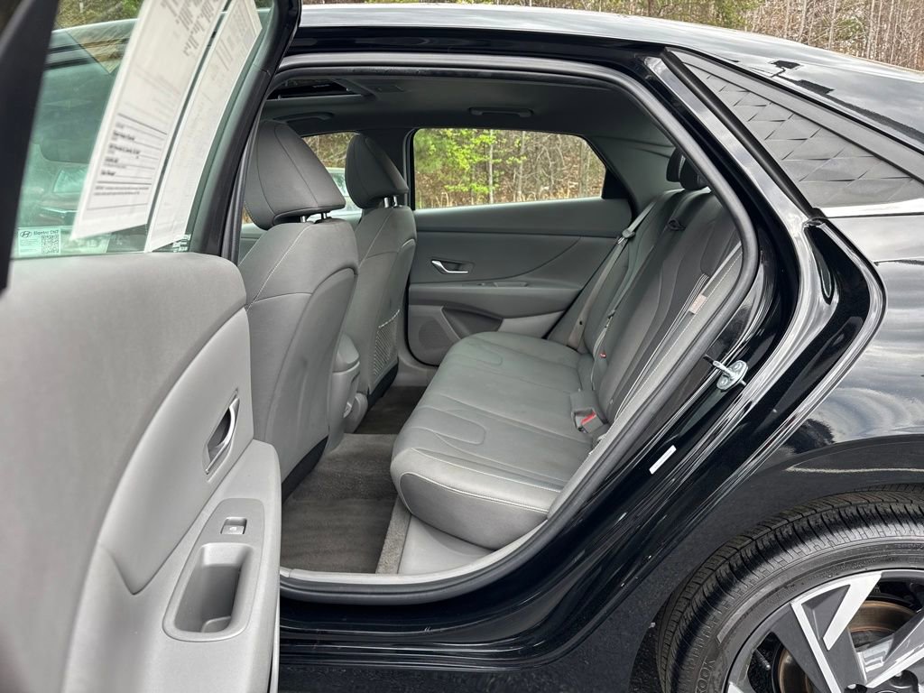 Used 2025 Hyundai Elantra SEL image 29