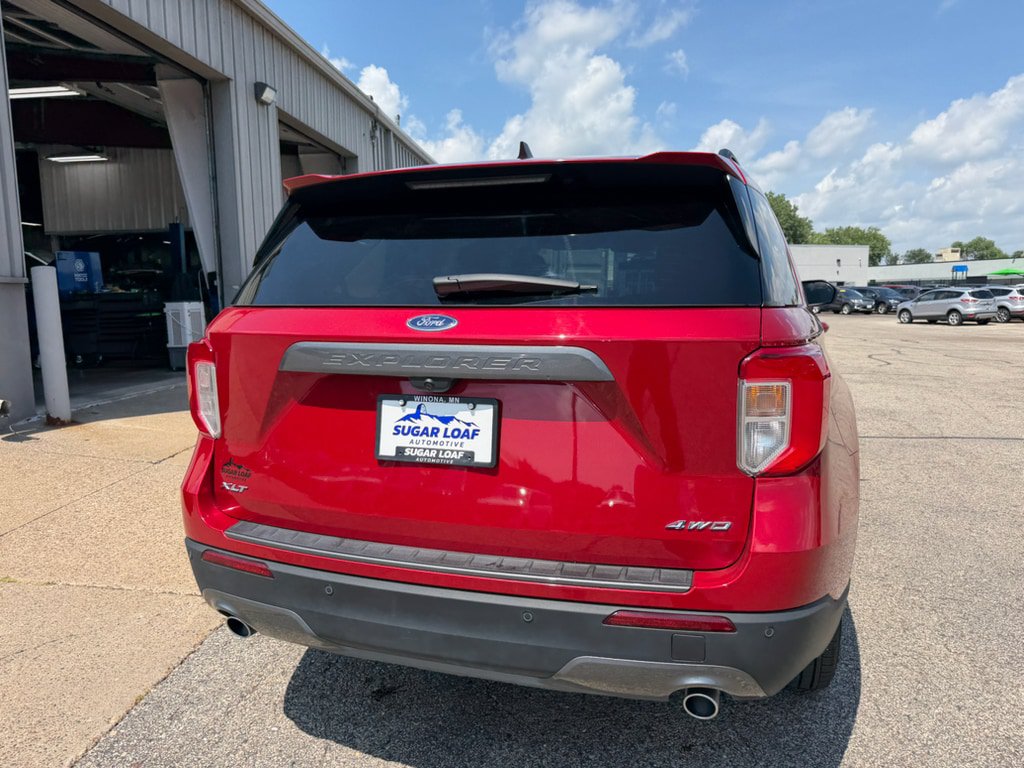 Used 2024 Ford Explorer XLT w/ Equipment Group 202A AWD/4WD image 5