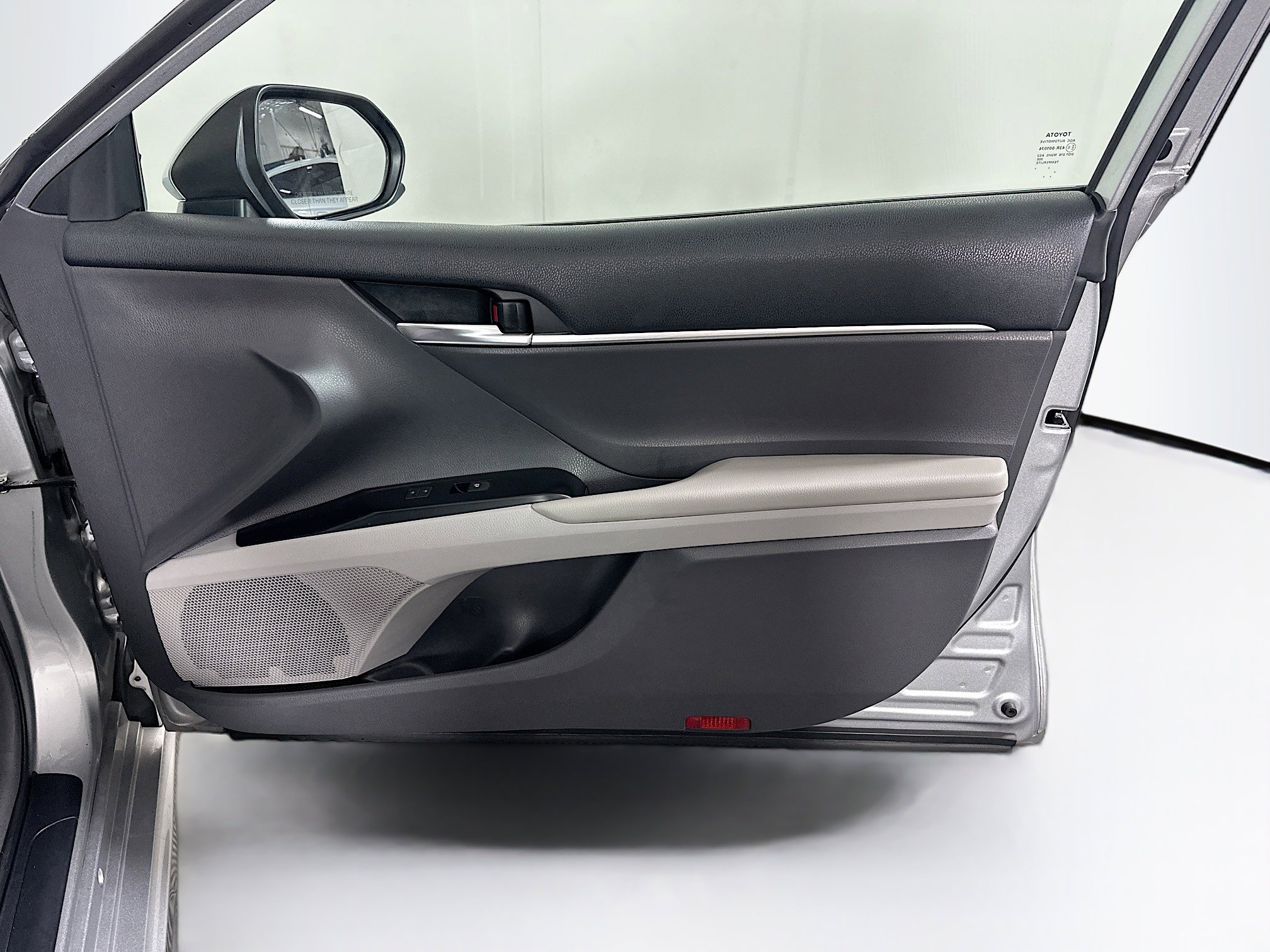 Used 2020 Toyota Camry SE FWD image 30