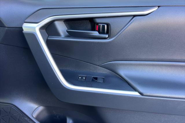 Certified 2022 Toyota RAV4 LE AWD/4WD image 19