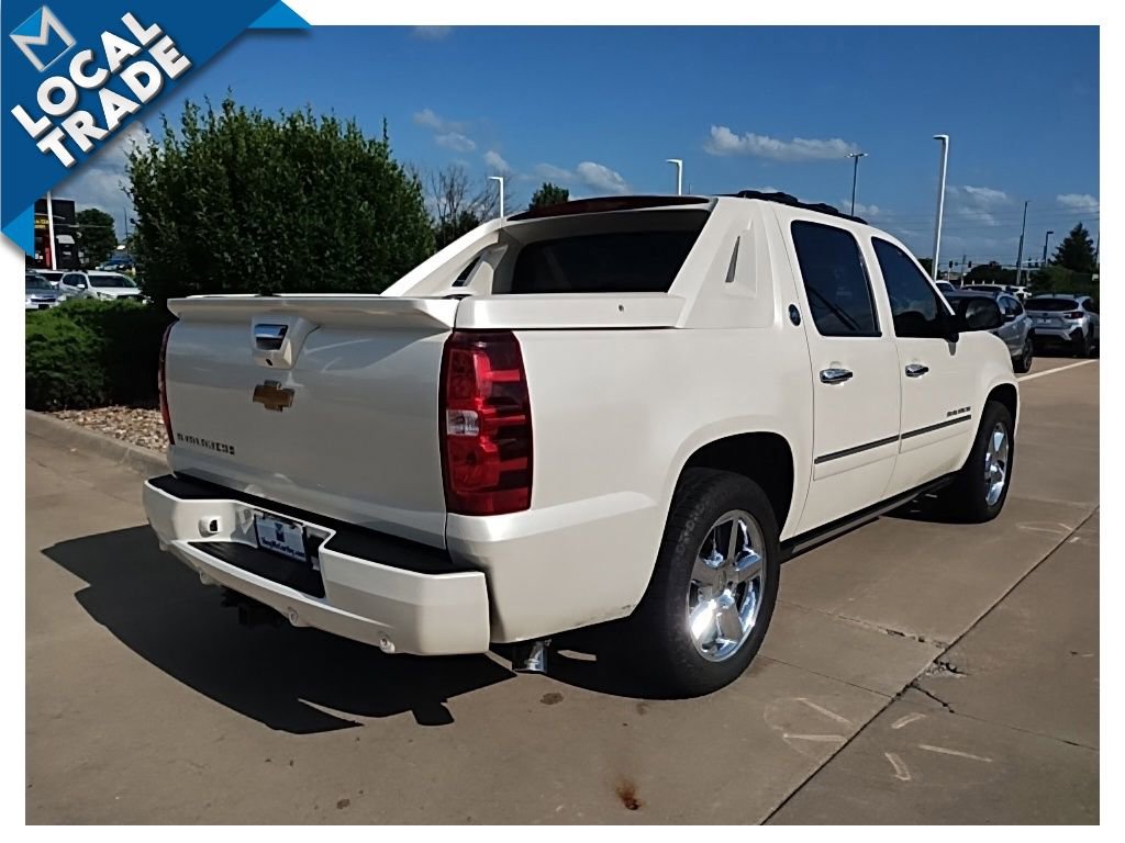 Used 2013 Chevrolet Avalanche LTZ AWD/4WD image 6