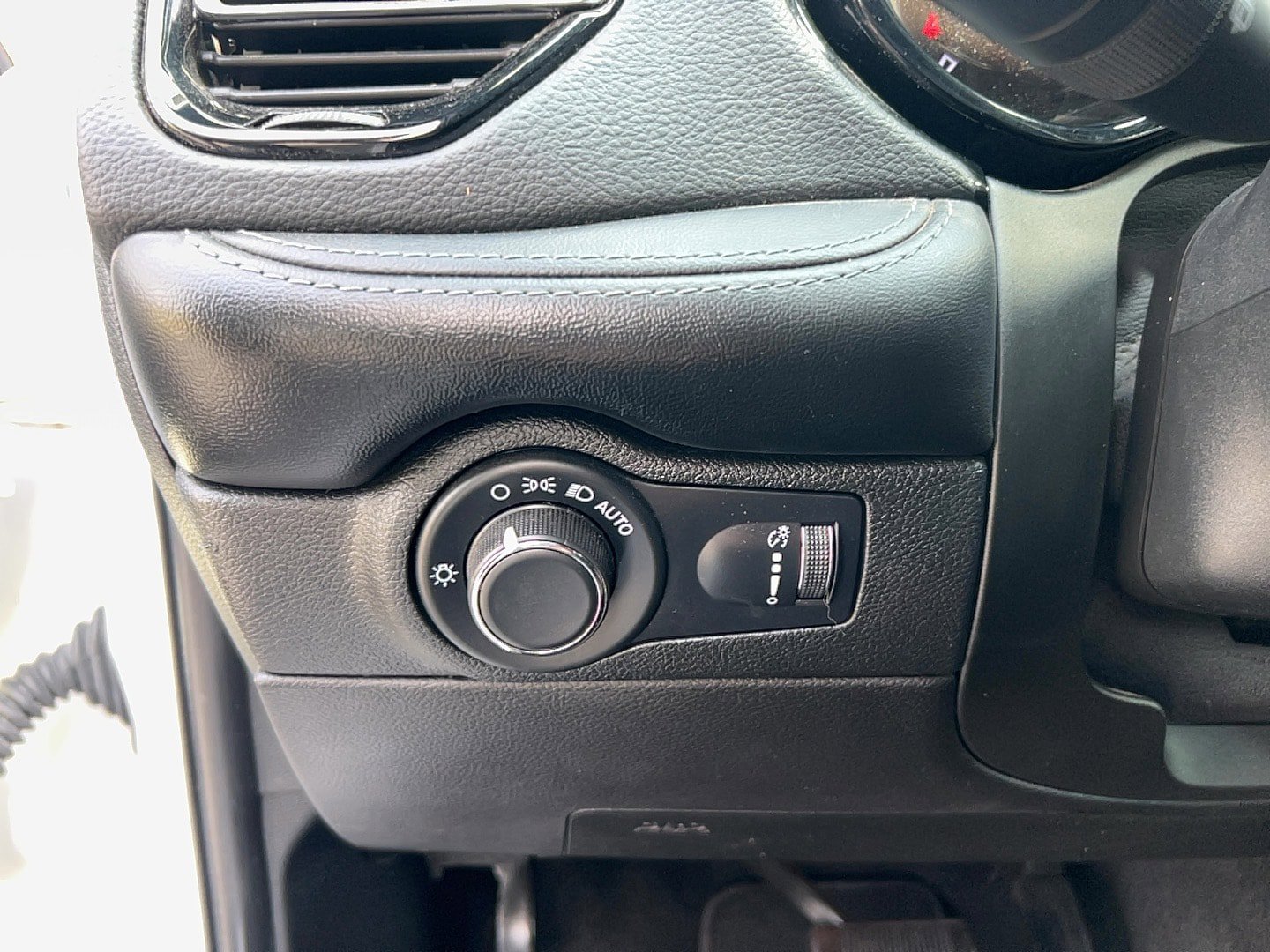 Used 2023 Dodge Durango SXT Launch Edition RWD image 13