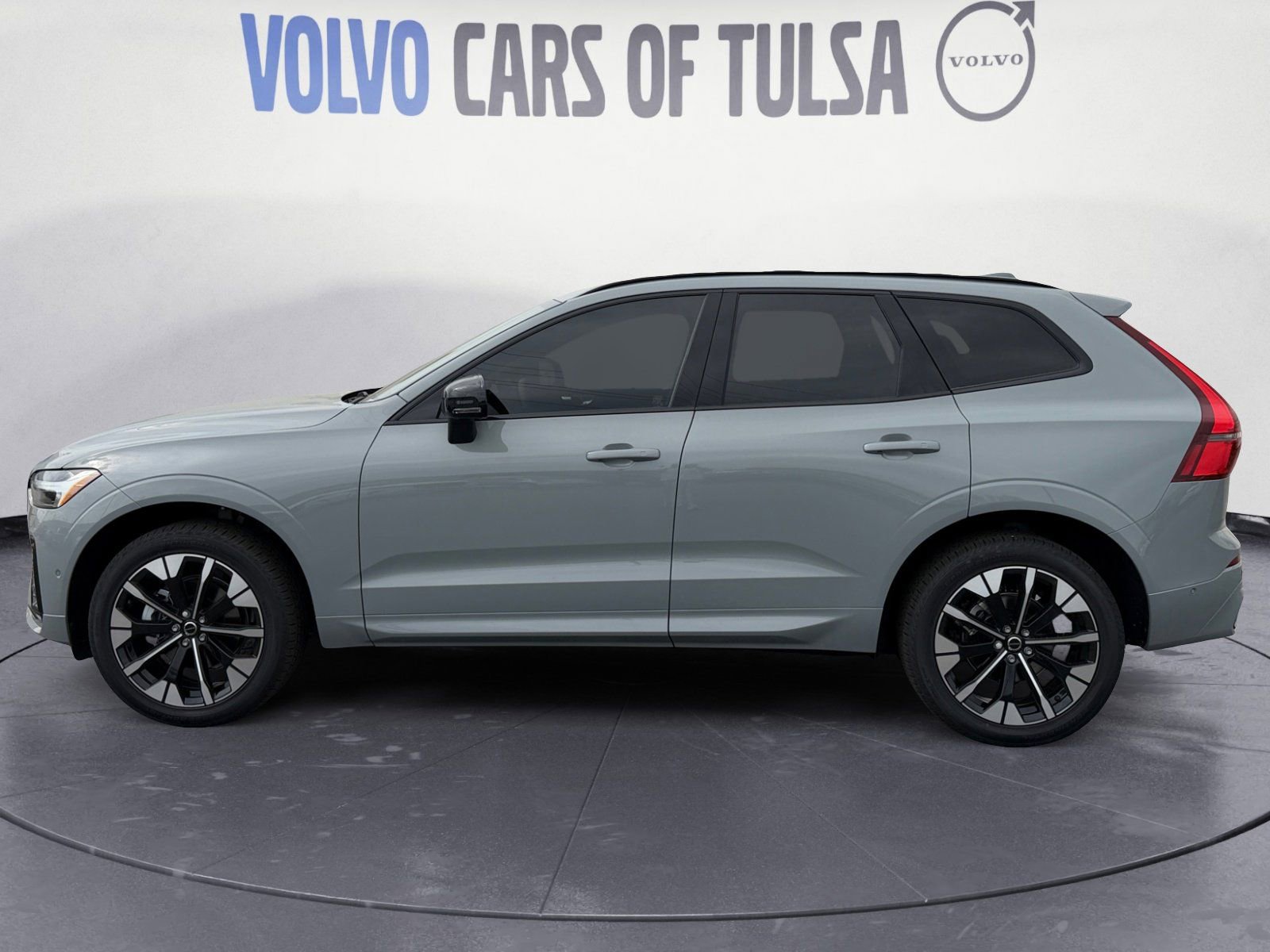 New 2026 Volvo XC60 B5 Plus w/ Protection Package Premier image 2