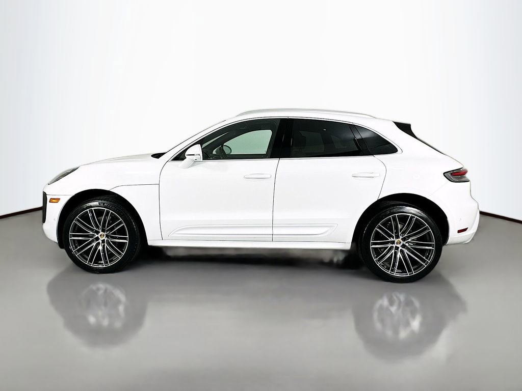 Certified 2024 Porsche Macan AWD/4WD image 2