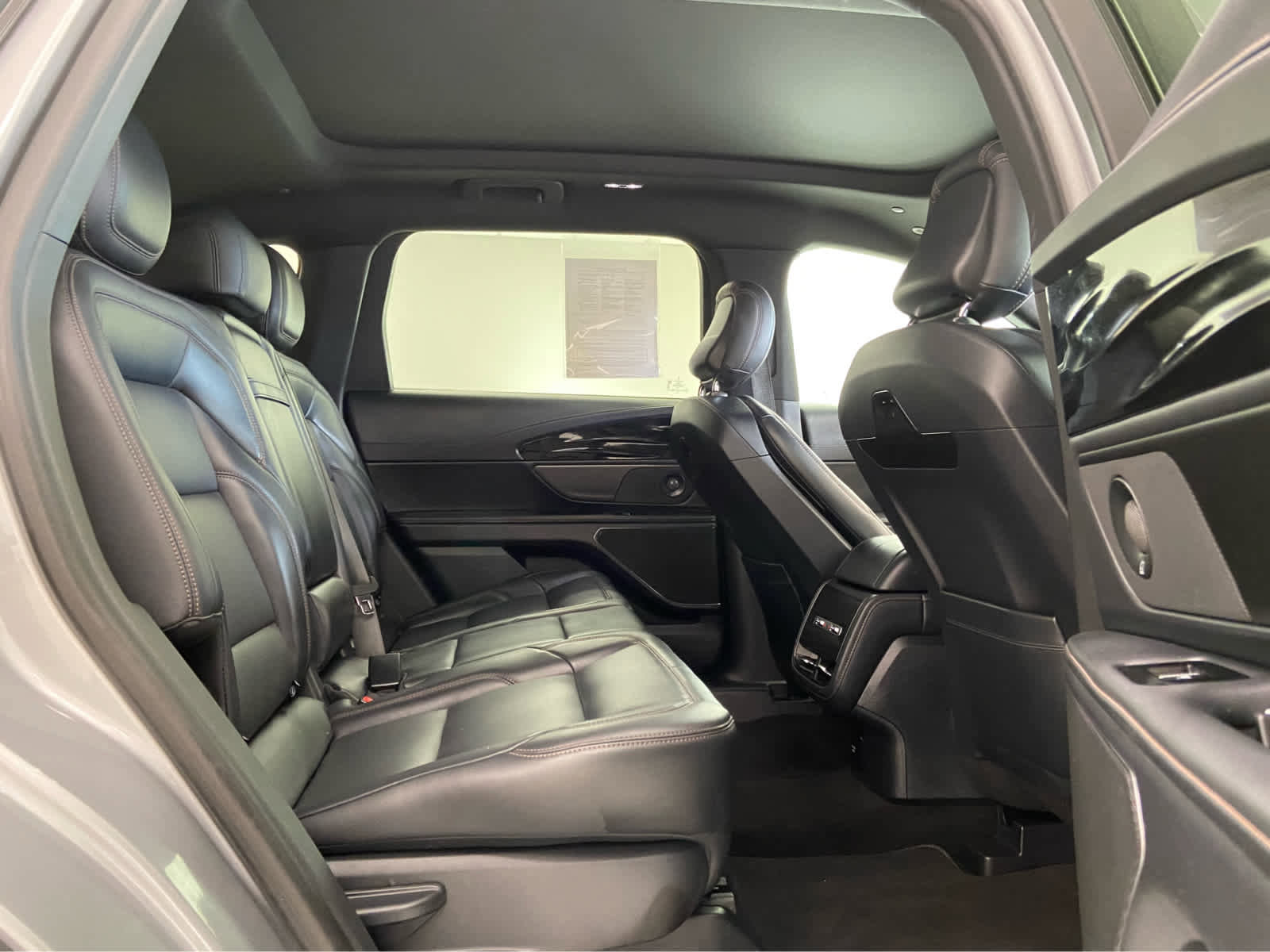 Used 2024 Lincoln Nautilus Premier w/ Equipment Group 102A image 16