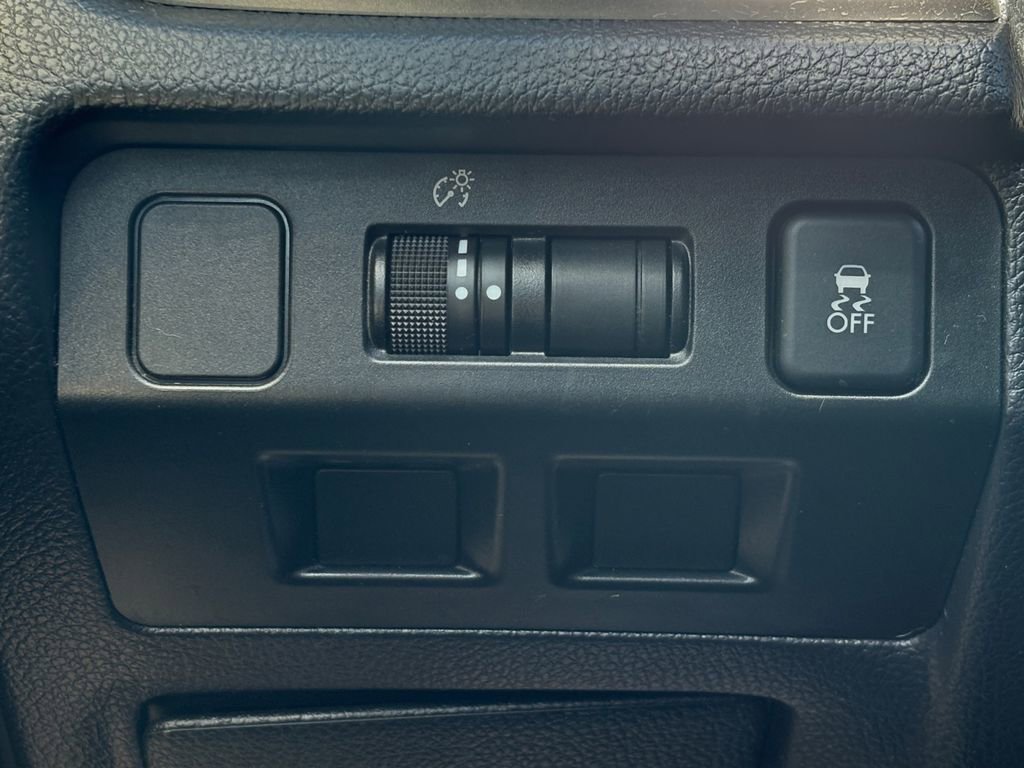 Used 2016 Subaru Crosstrek 2.0i Premium AWD/4WD image 3