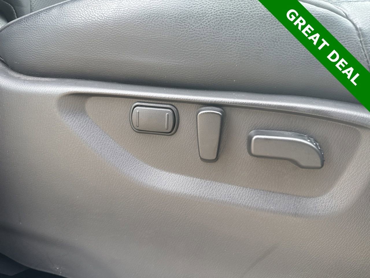 Used 2024 Nissan Armada SL w/ Captain's Chairs Package image 11