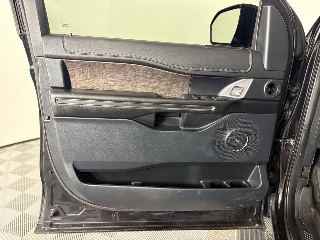 Used 2021 Ford Expedition Max Limited RWD image 17