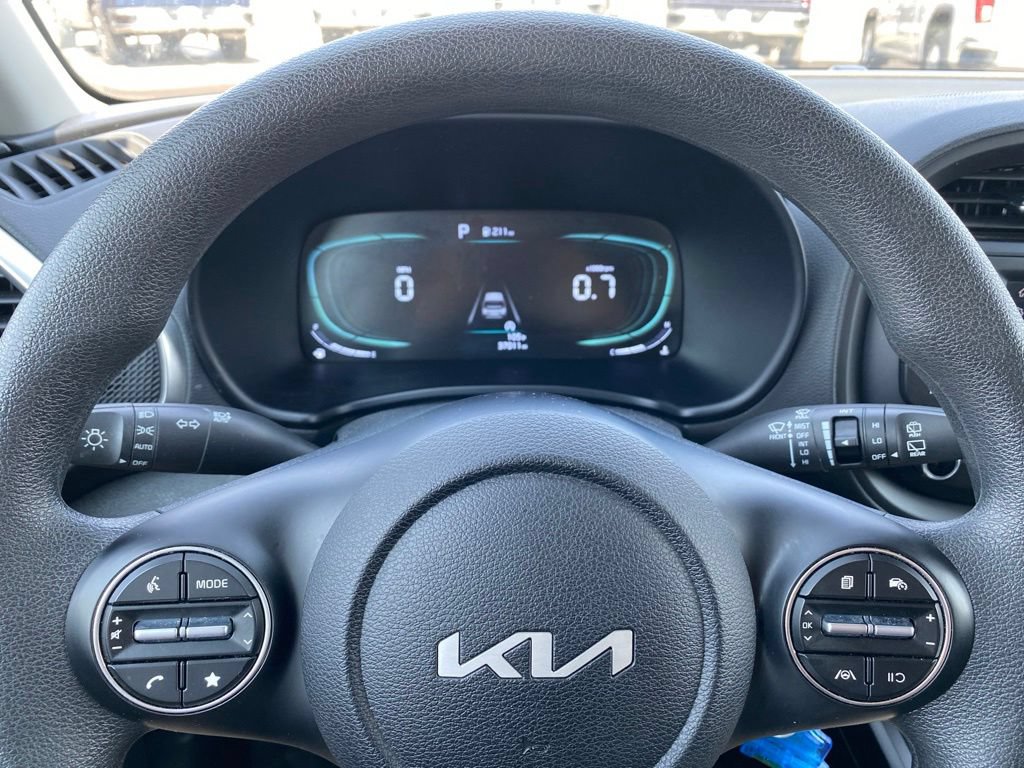 Used 2025 Kia Soul LX w/ LX Technology Package FWD image 21