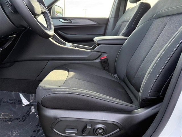 New 2025 Jeep Grand Cherokee L Laredo image 19