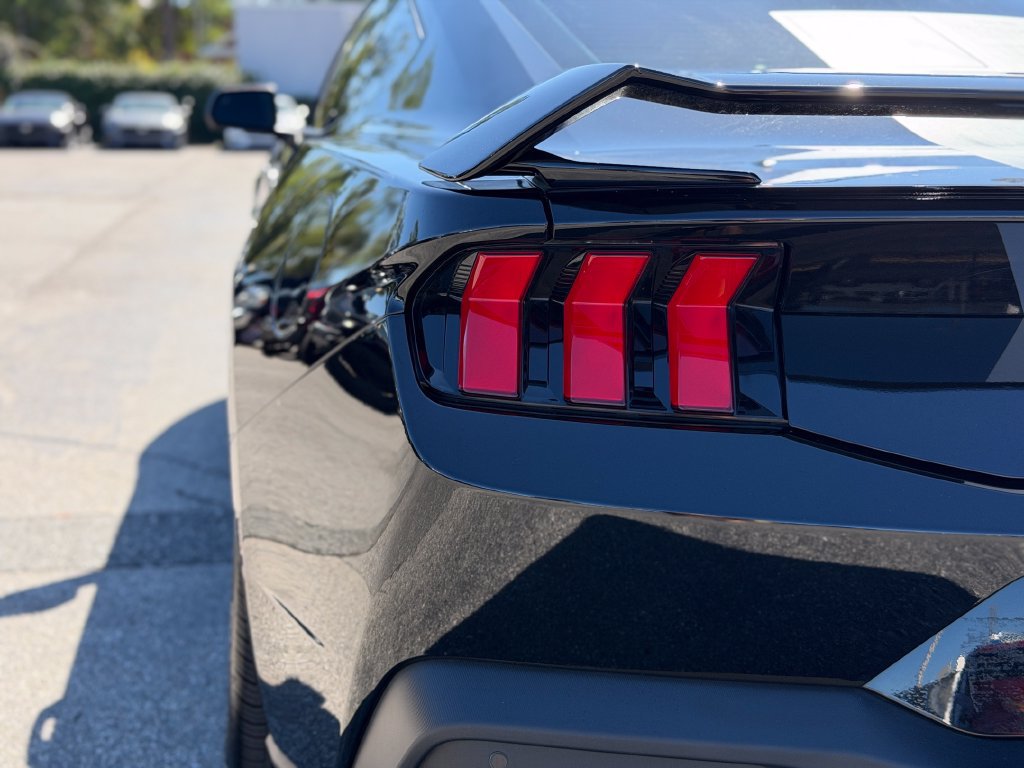 Used 2025 Ford Mustang Coupe RWD image 12