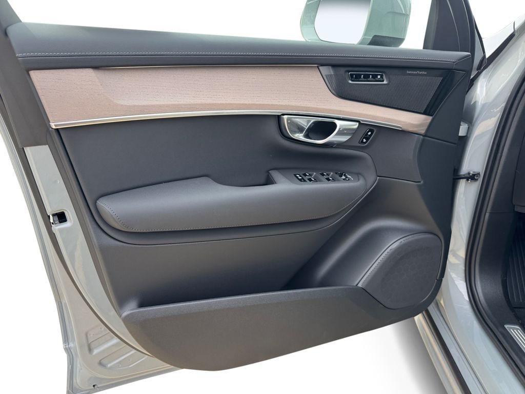 New 2026 Volvo XC90 B6 Plus w/ Protection Package Premier AWD/4WD image 9