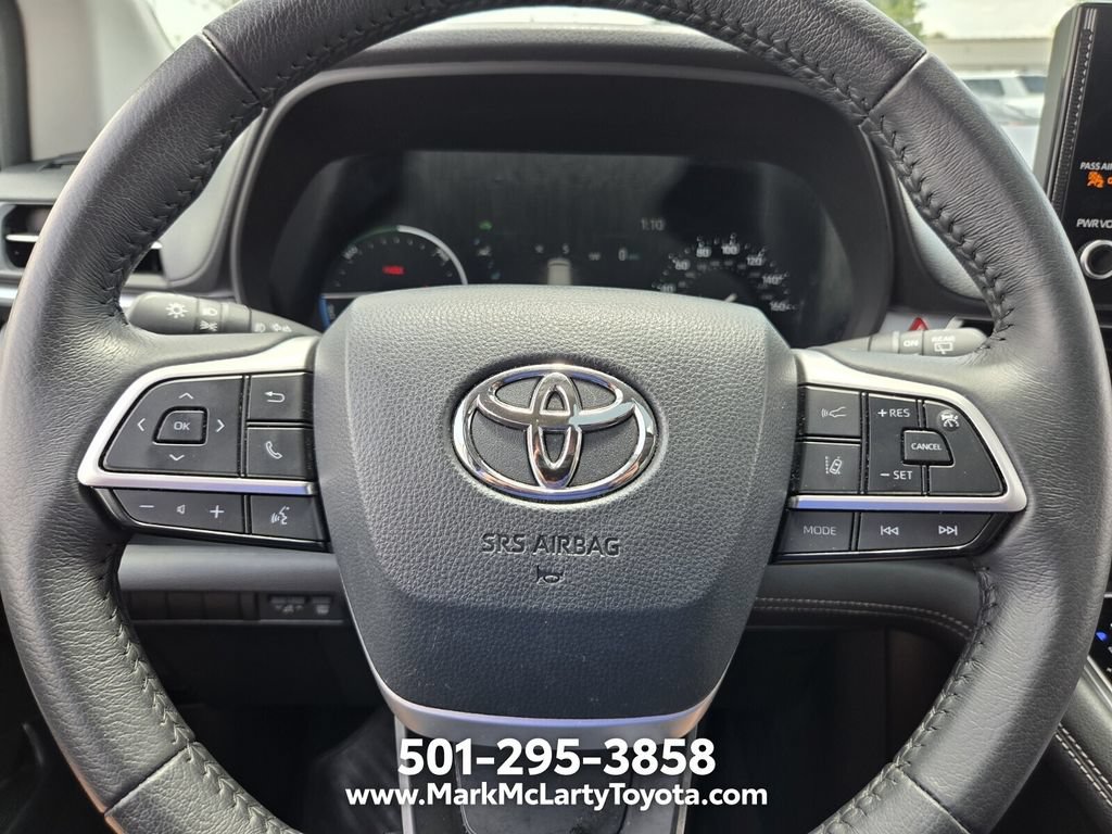 Used 2025 Toyota Sienna XLE FWD image 23